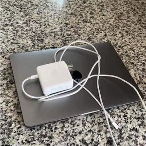 Apple MacBook